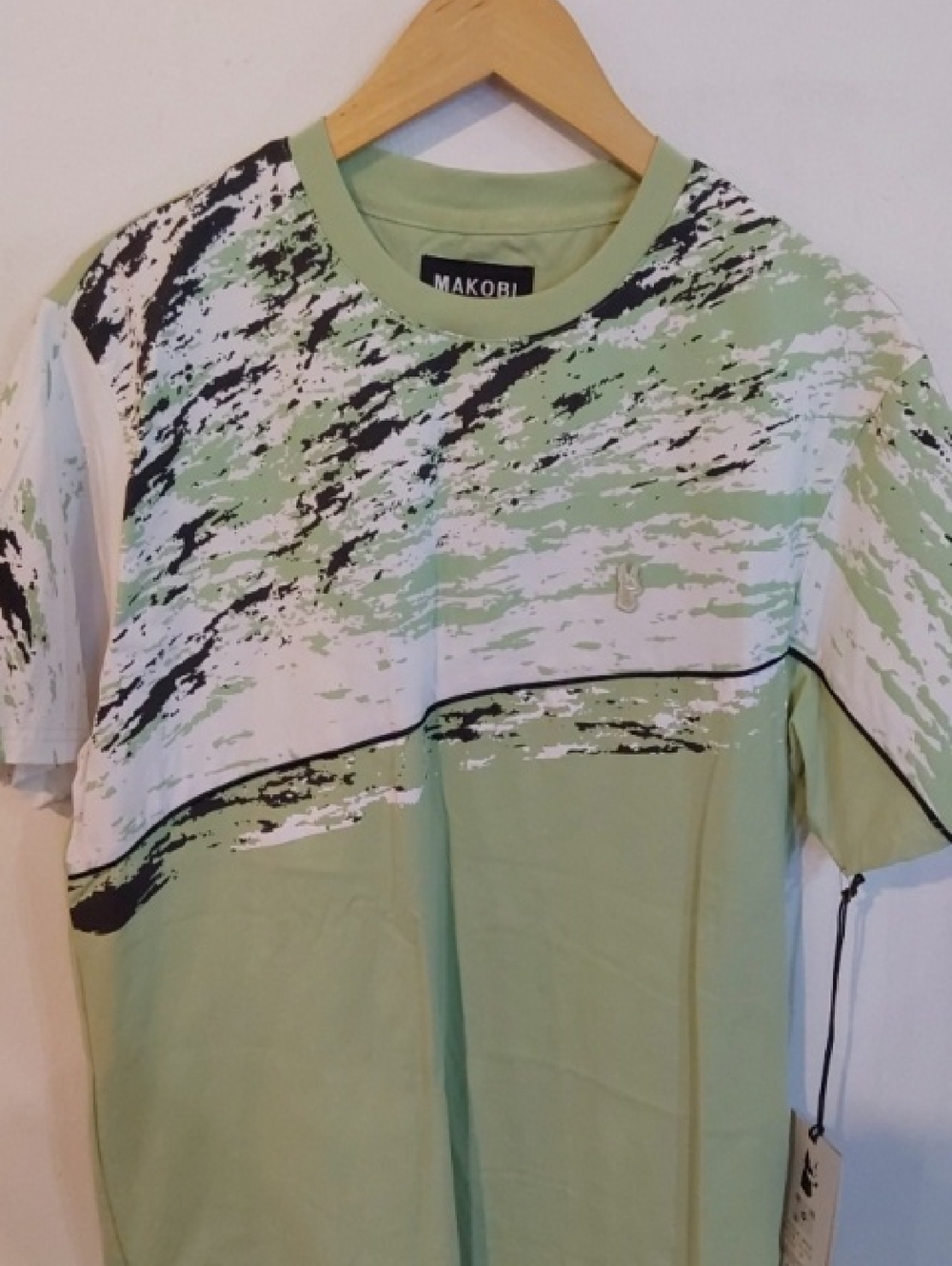 Makobi|Light Olive Green Graphic Short-Sleeve Men’s T-Shirt